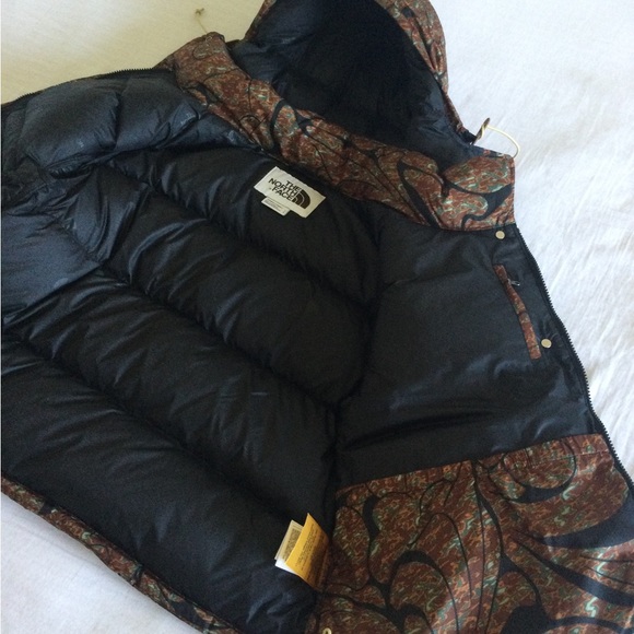 The North Face Brown Puffer Jacket - Picture 13 of 16